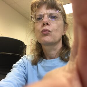 Rosemarie Poiarkov in ihrem Büro, BGSU, Ohio